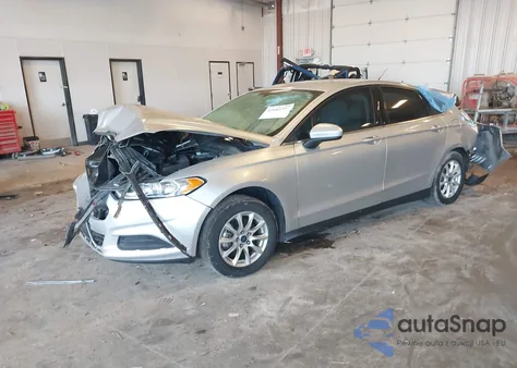 2015 Ford Fusion S z USA, uszkodzony, nr VIN 3FA6P0G79FR117616